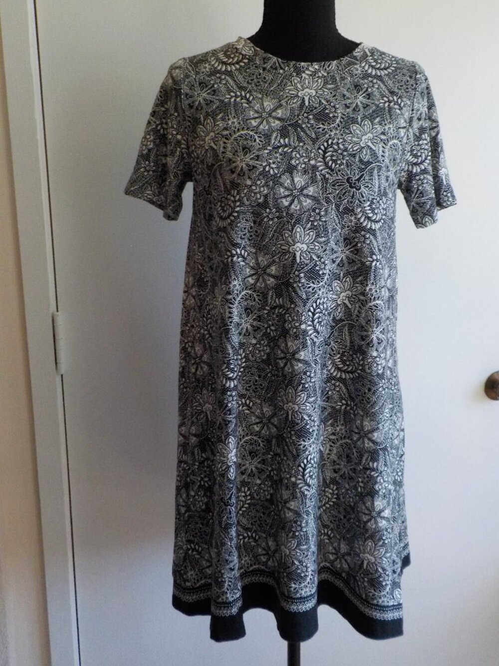 LOFT Dress - Small Petite - Black White COTTON Blend Short Sleeve (2550)